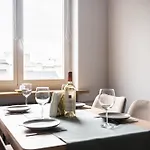 Oomph Elegant Apartman *