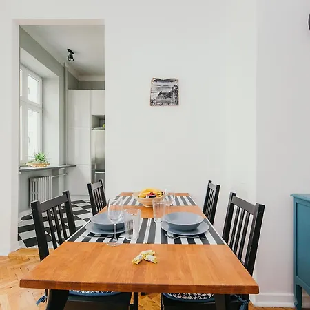 Oomph Elegant Apartman Varsó
