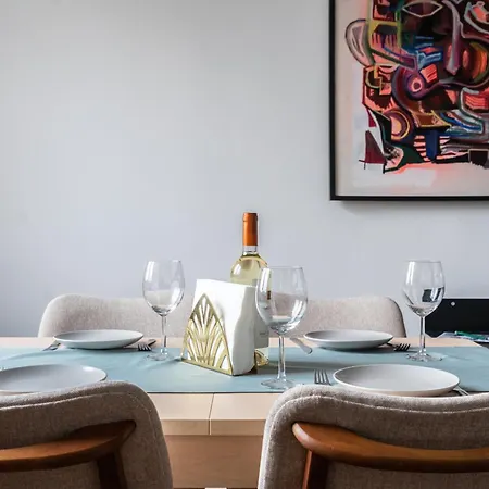 Oomph Elegant Апартаменты