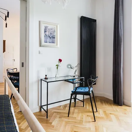 Oomph Elegant Apartmán Varšava