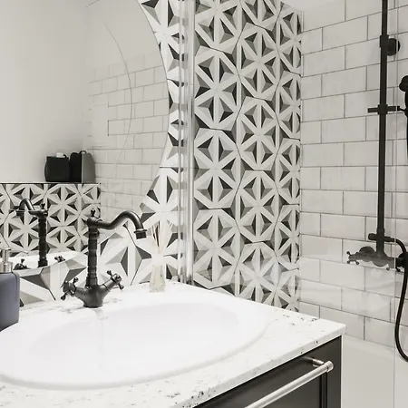 Oomph Elegant ורשה