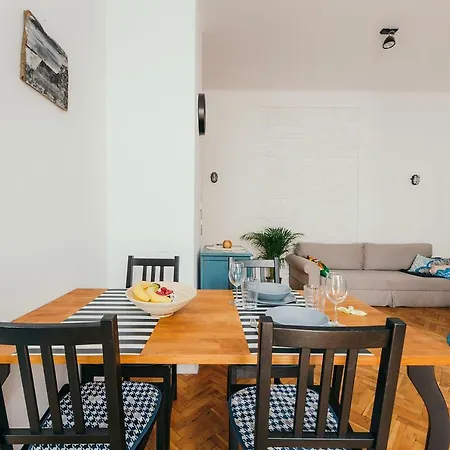 Oomph Elegant * Varšava