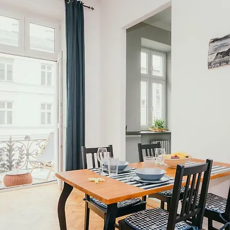 Oomph Elegant ורשה