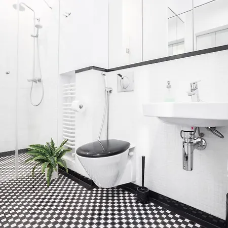 Oomph Elegant Varšava