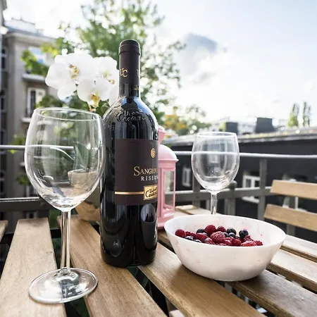 Oomph Elegant Апартаменты