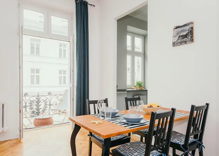 Oomph Elegant Warszawa