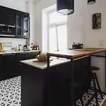 Oomph Elegant * وارسو