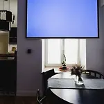 Oomph Elegant شقة
