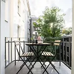 Oomph Elegant شقة