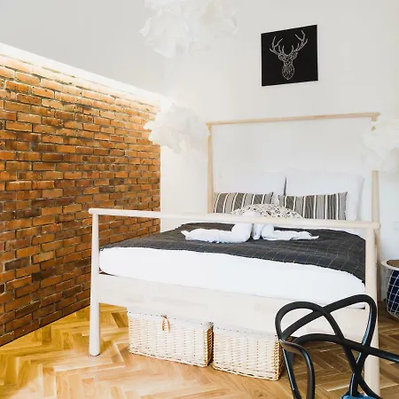 Oomph Warsaw Central Elegant Apartment