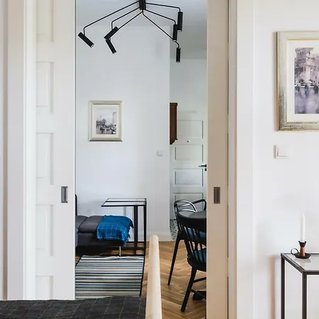 Oomph Warsaw Central Elegant Apartment