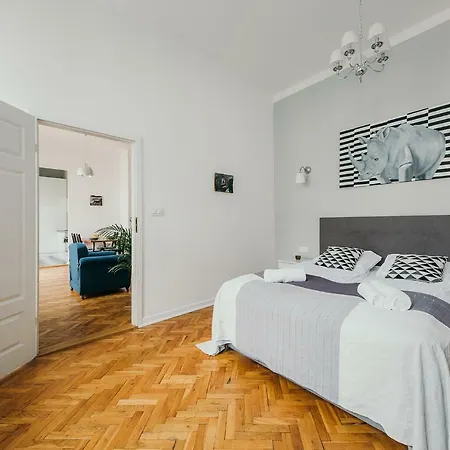 Oomph Warsaw Central Elegant Apartment